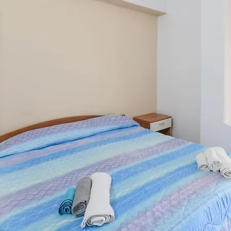 1 Bedroom Stunning In